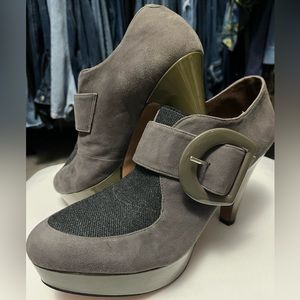 Paco Gil Spanish brand platform pumps